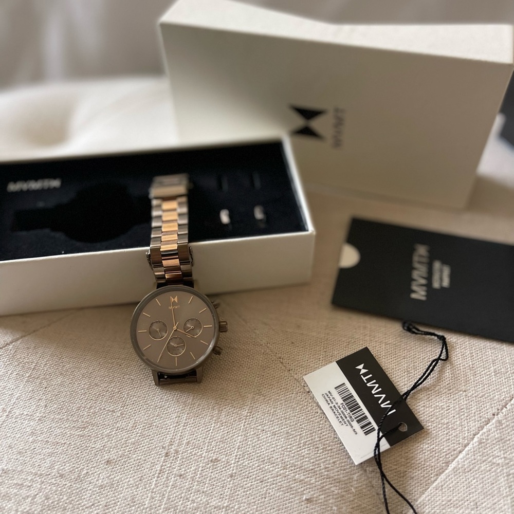 Women’s MVMT watch the Nova